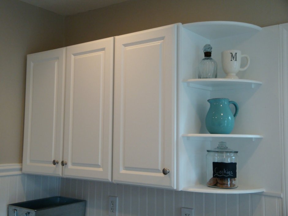 Кухонный гарнитур с открытыми полками сверху