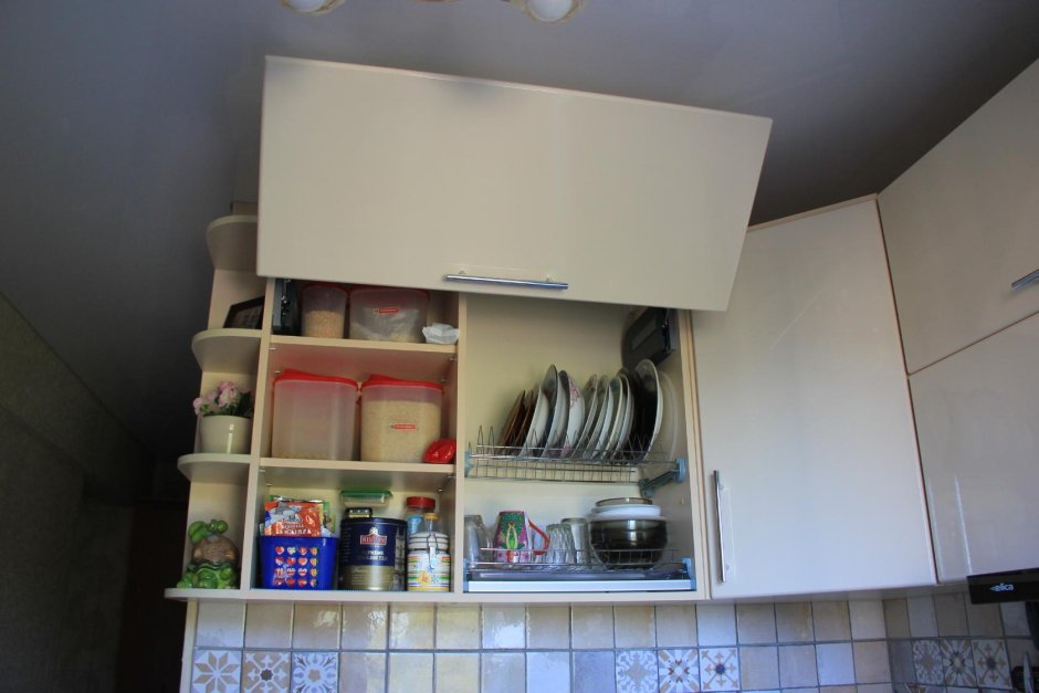 Хранение в шкафчиках на кухне