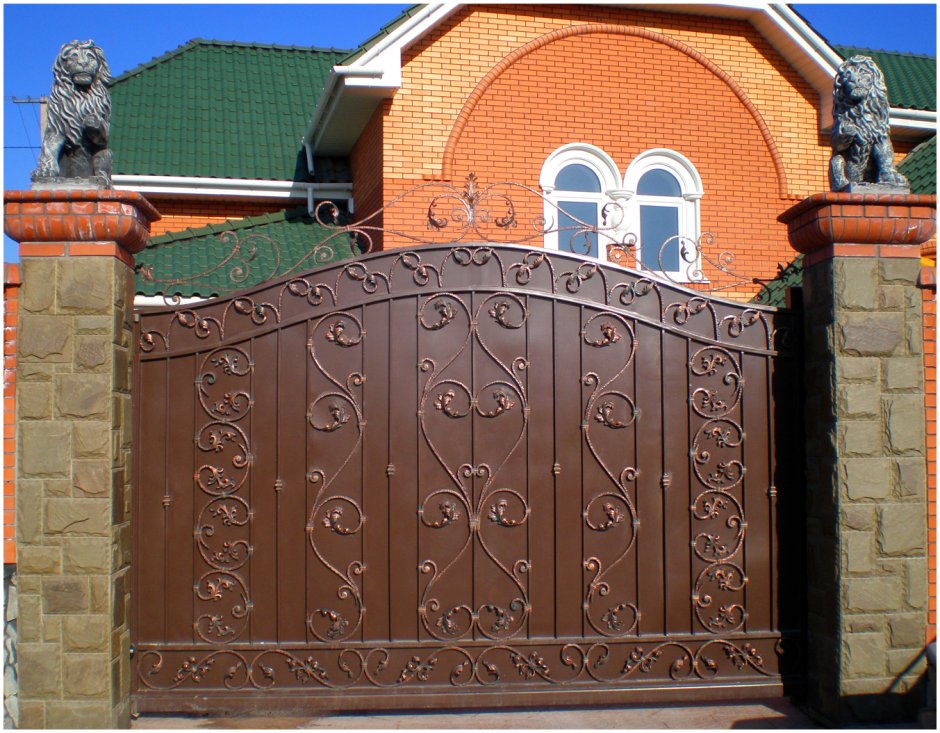 Классические ворота в частный дом