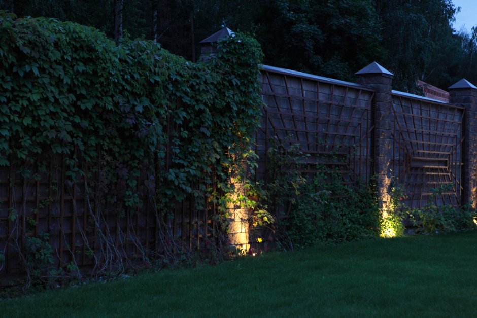 Забор с подсветкой