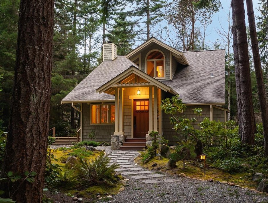 Семья в загородном доме