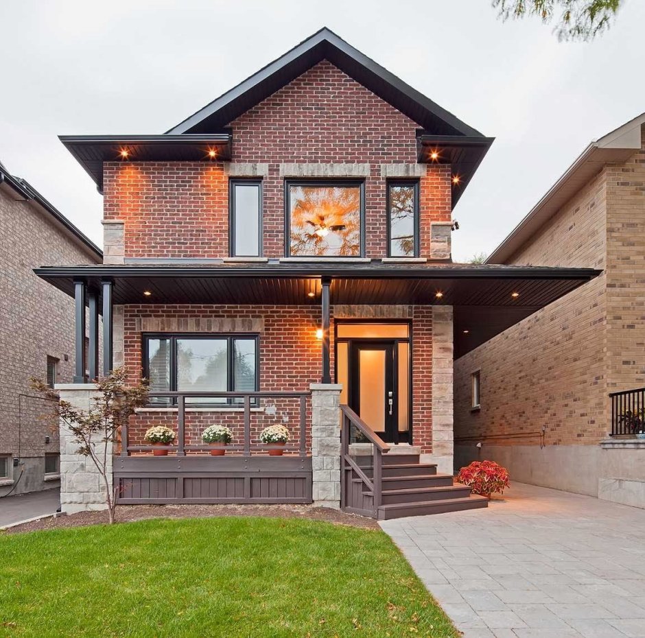 Семья в загородном доме