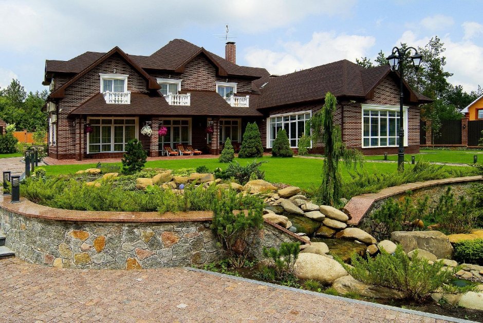 Дом из кирпича