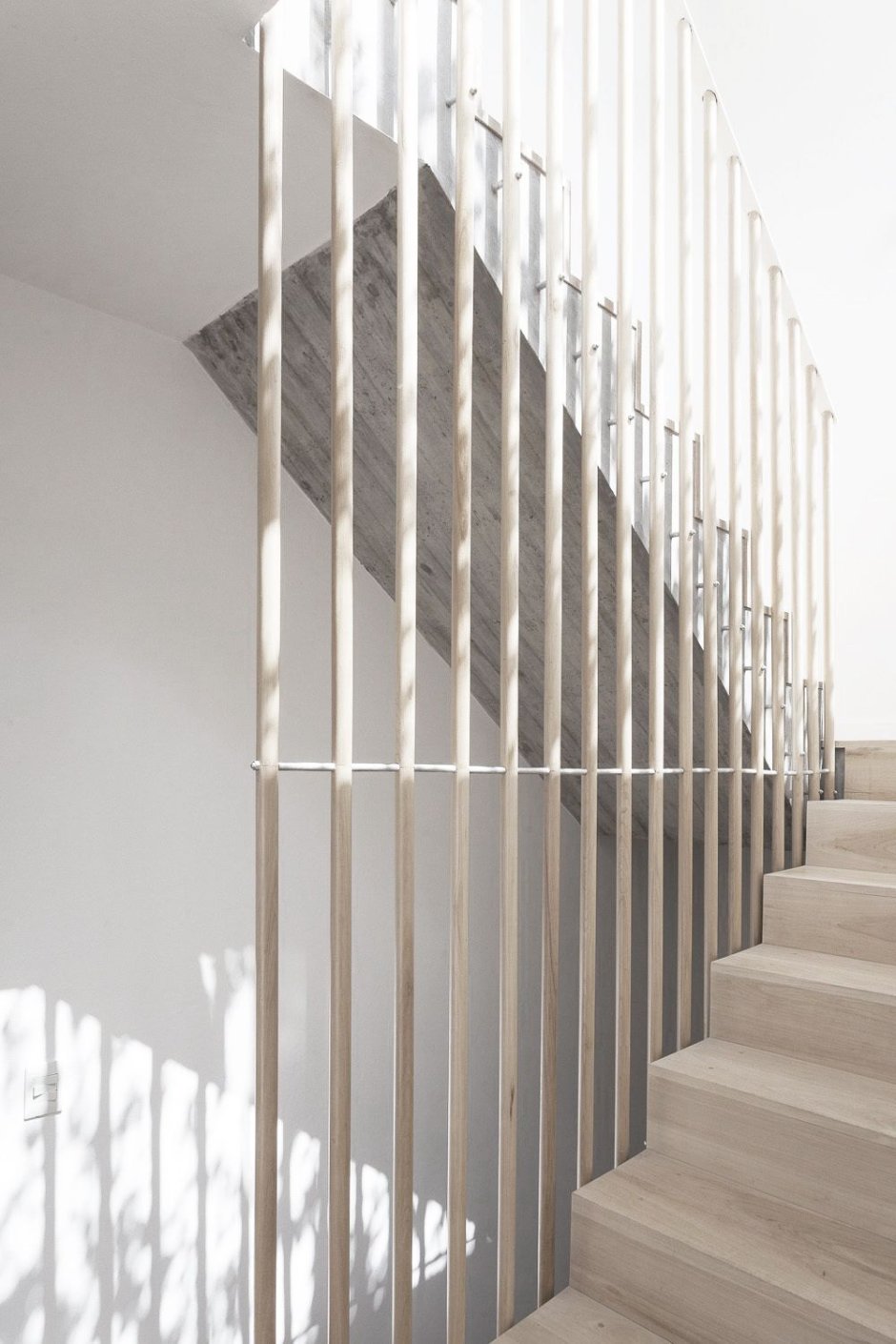 Ограждение лестницы из деревянных реек