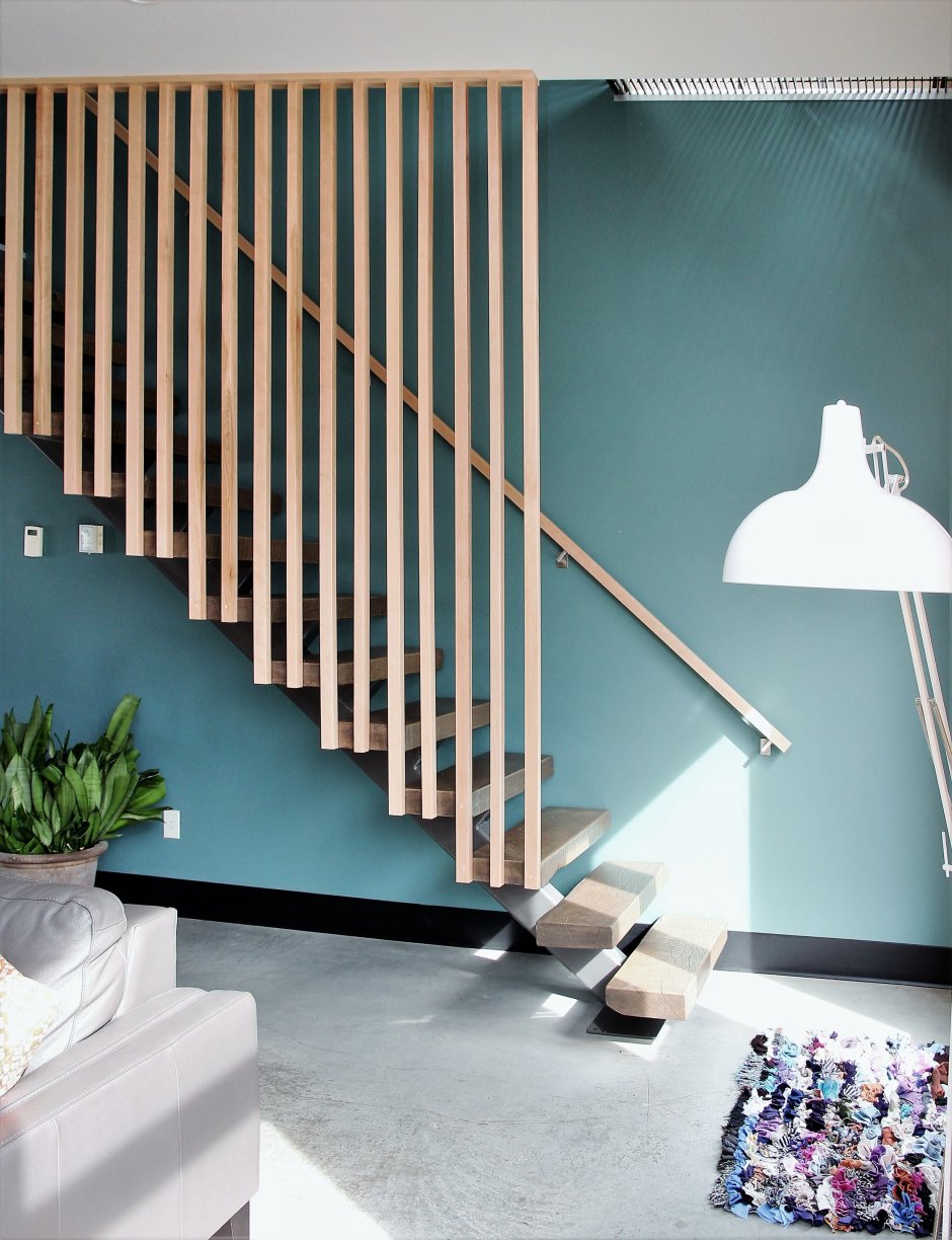 Ограждение лестницы рейками