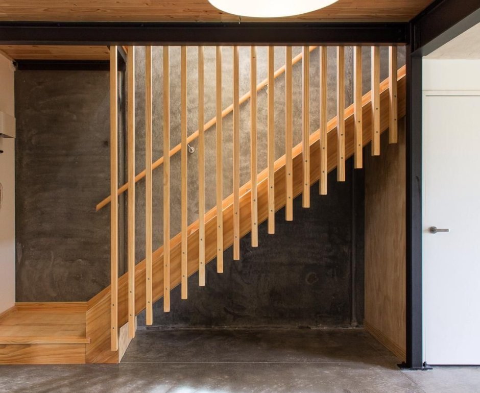 Вертикальные перила для лестниц