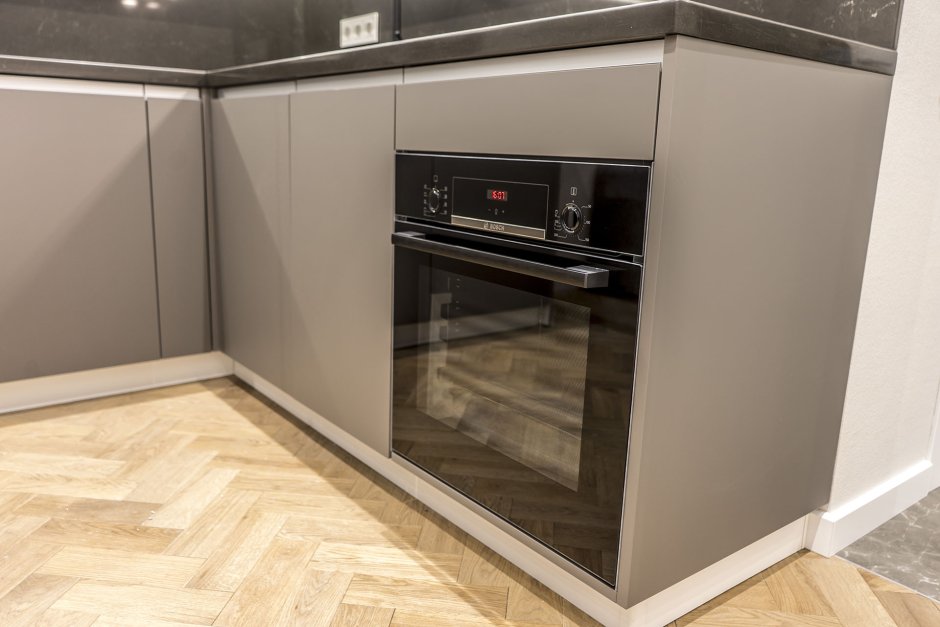 Ящики в цоколе кухни