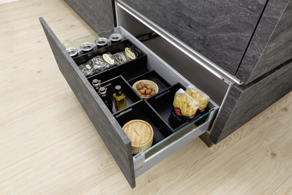 Ящики в цоколе кухонного гарнитура