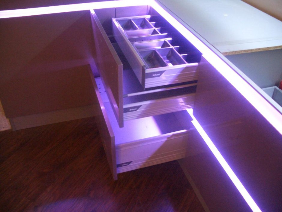 Встроенный холодильник без ручек