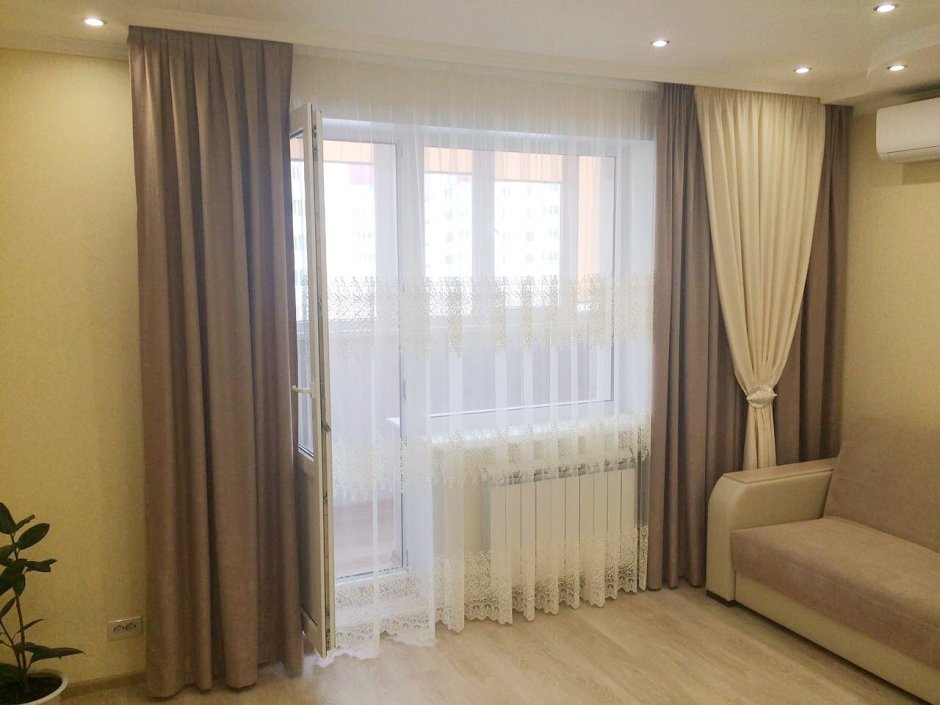 Тюль и шторы для зала с балконной дверью