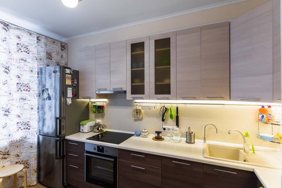 Кухонный гарнитур белый верх темный низ