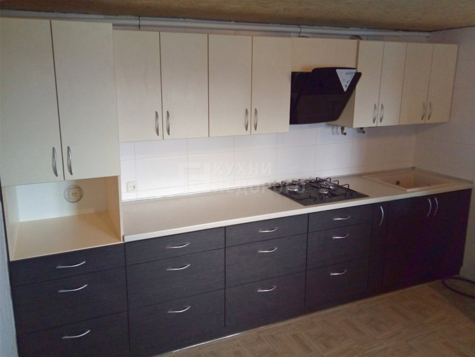 Кухня в бело коричневых тонах угловая