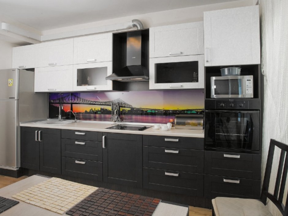 Кухни с темным низом и светлым верхом