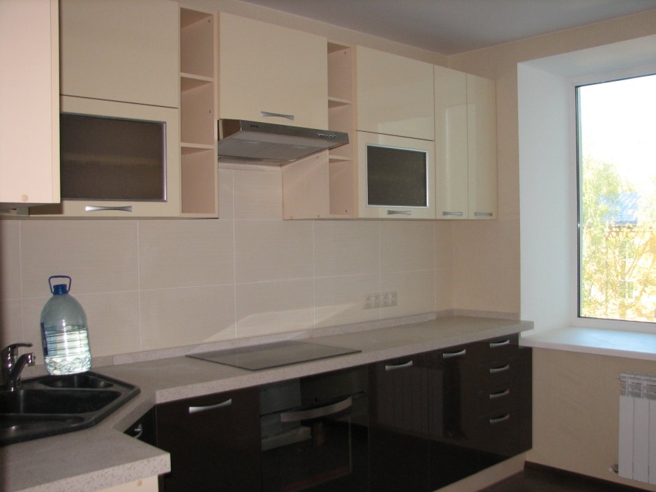 Кухонный гарнитур серый с белым