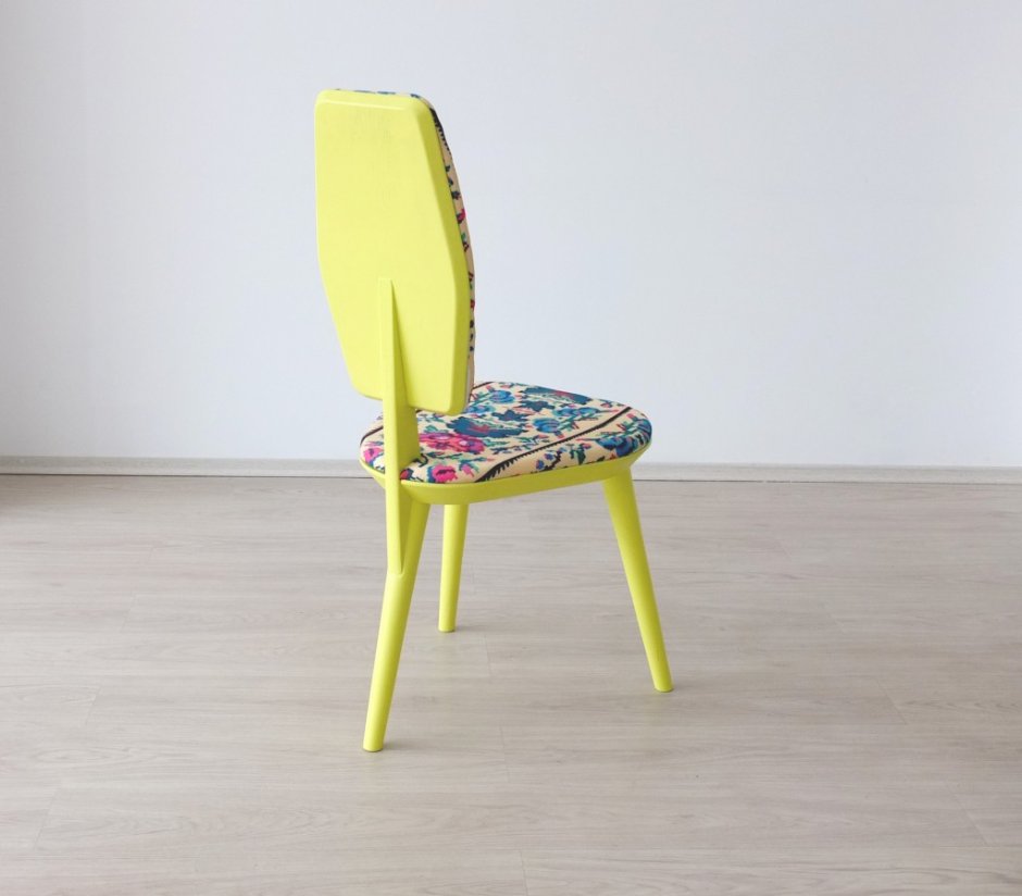 Стул с 3 ножками