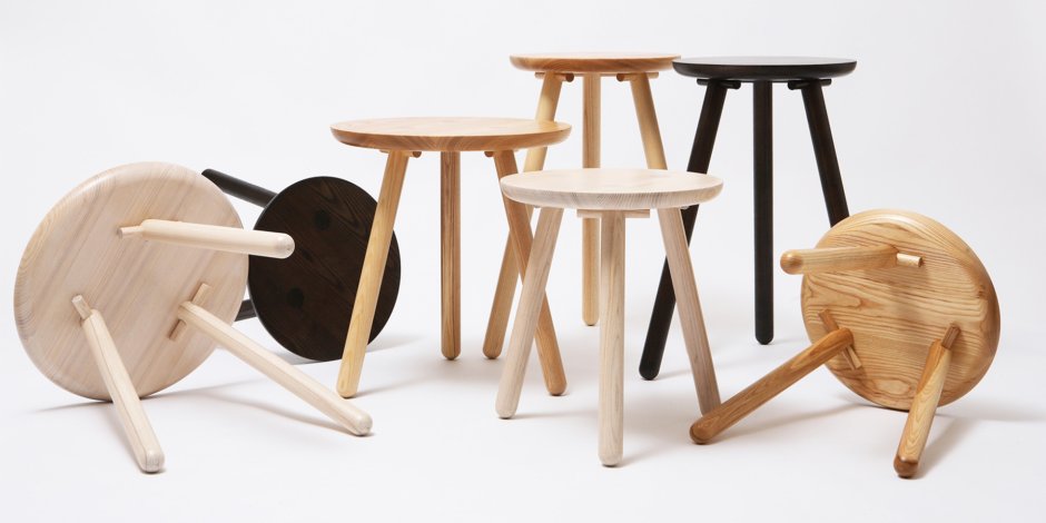 Табуретка деревянная с ногами