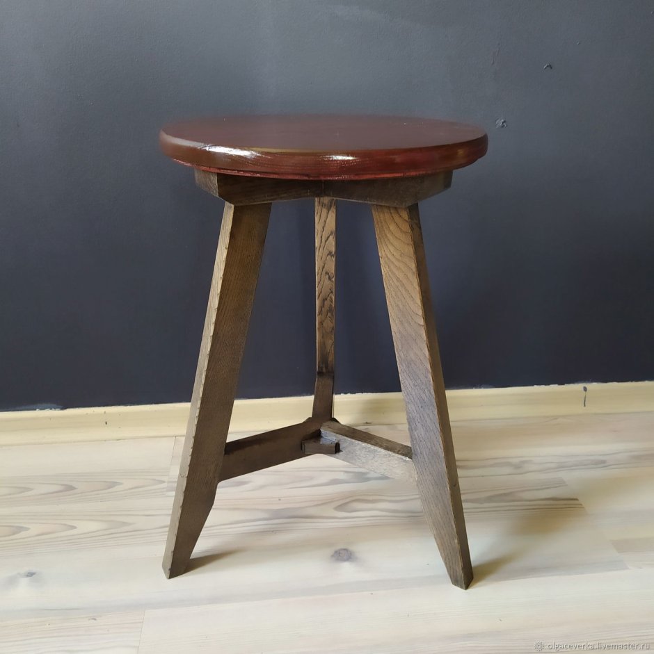 Красивый табурет