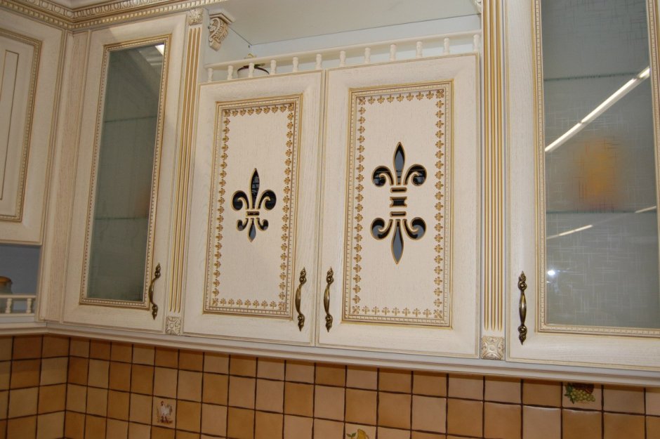 Резная кухня из дерева