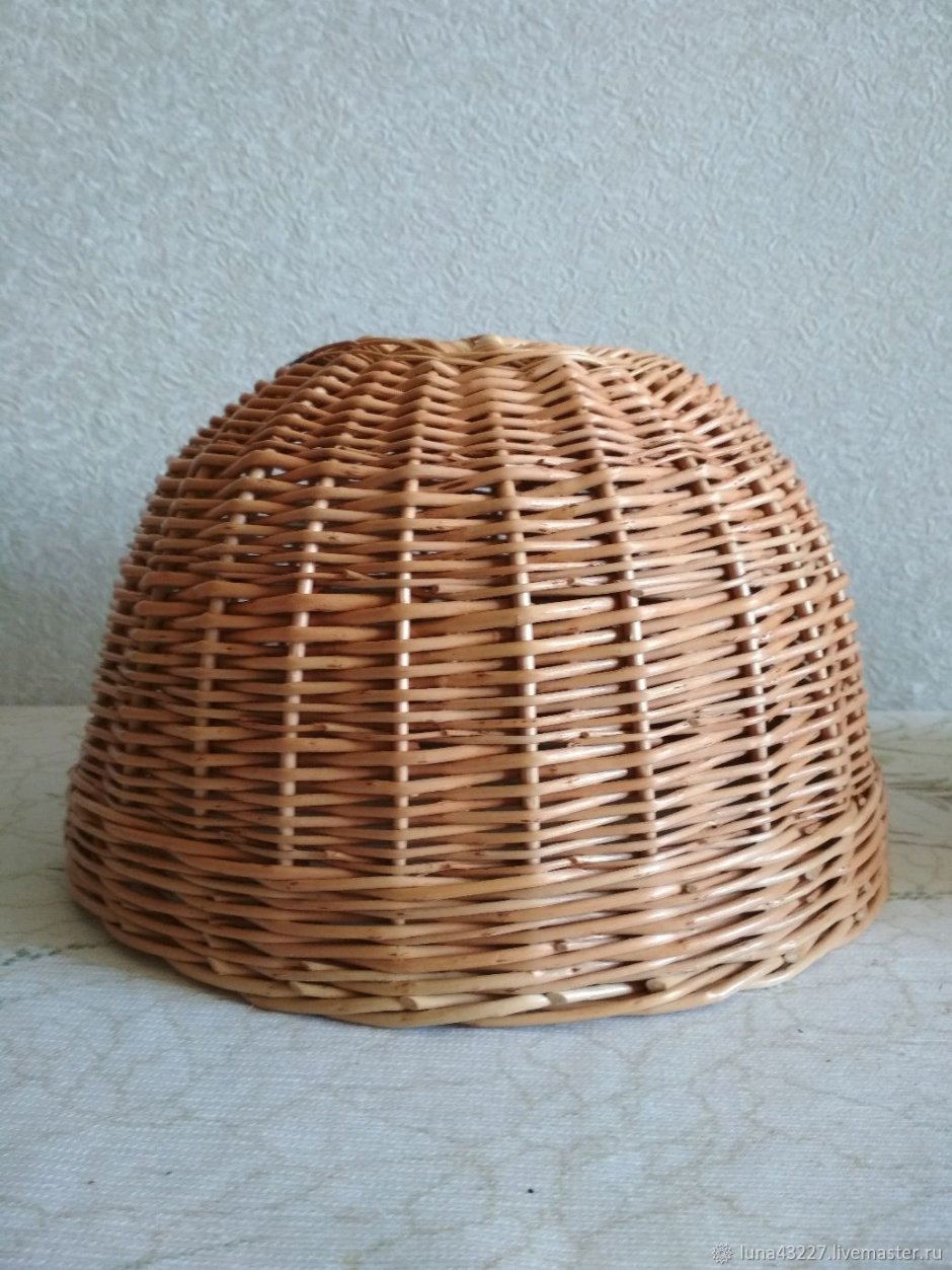 Абажур из газетной лозы