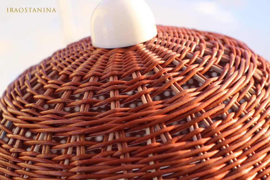 Люстра с плетеным абажуром