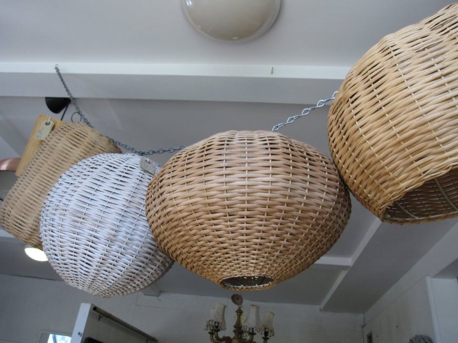 Плафон из лозы