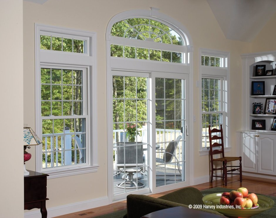 Распашные двери межкомнатные двустворчатые с фрамугой