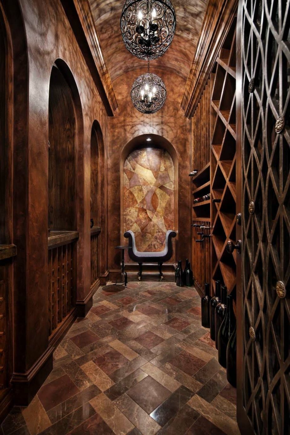 Коридор в готическом стиле