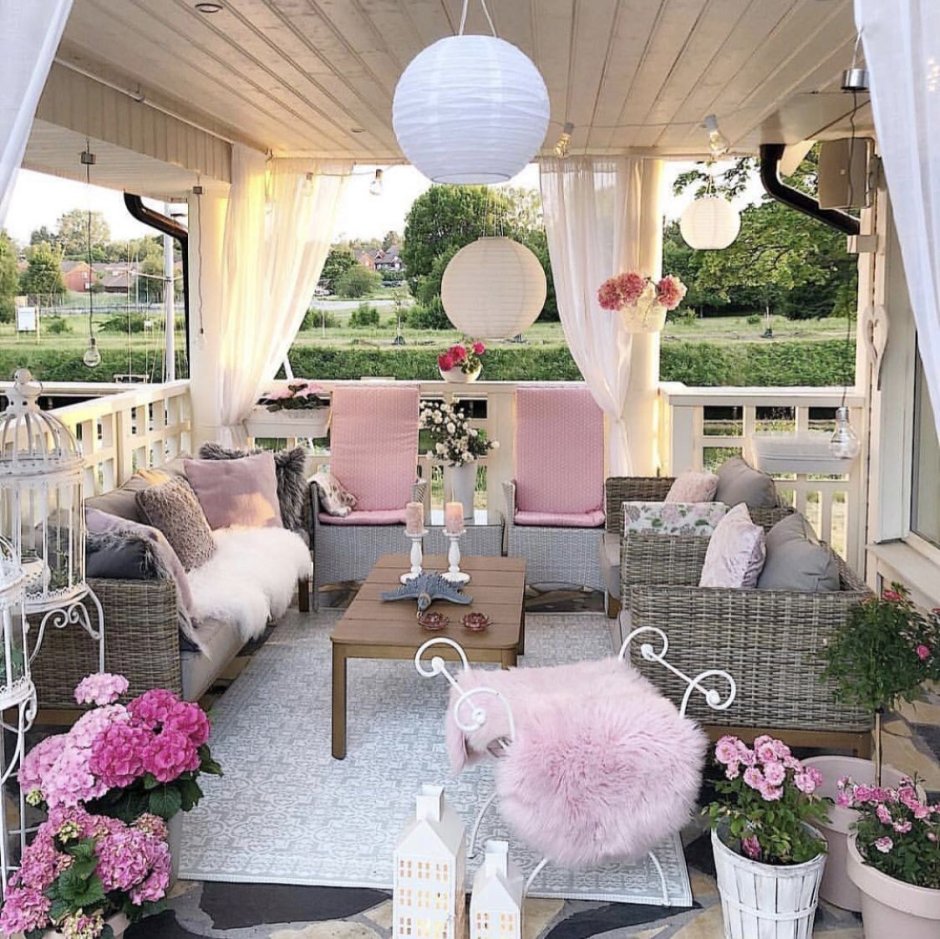 Украсить веранду шарами