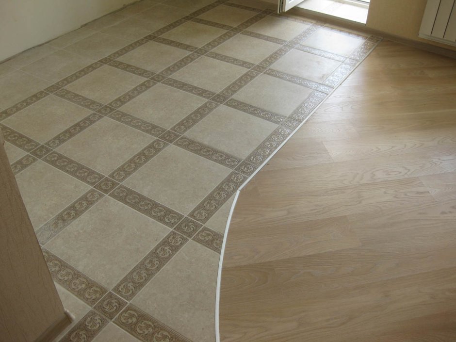 Стык плитки и ламината на кухне