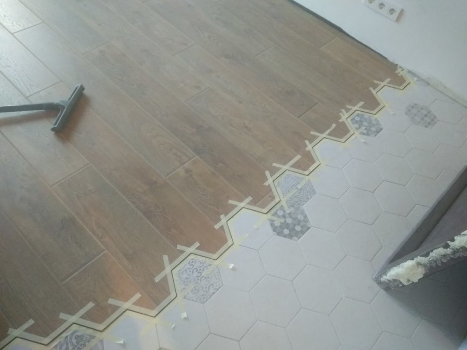 Ламинат по диагонали и плитка состыковка