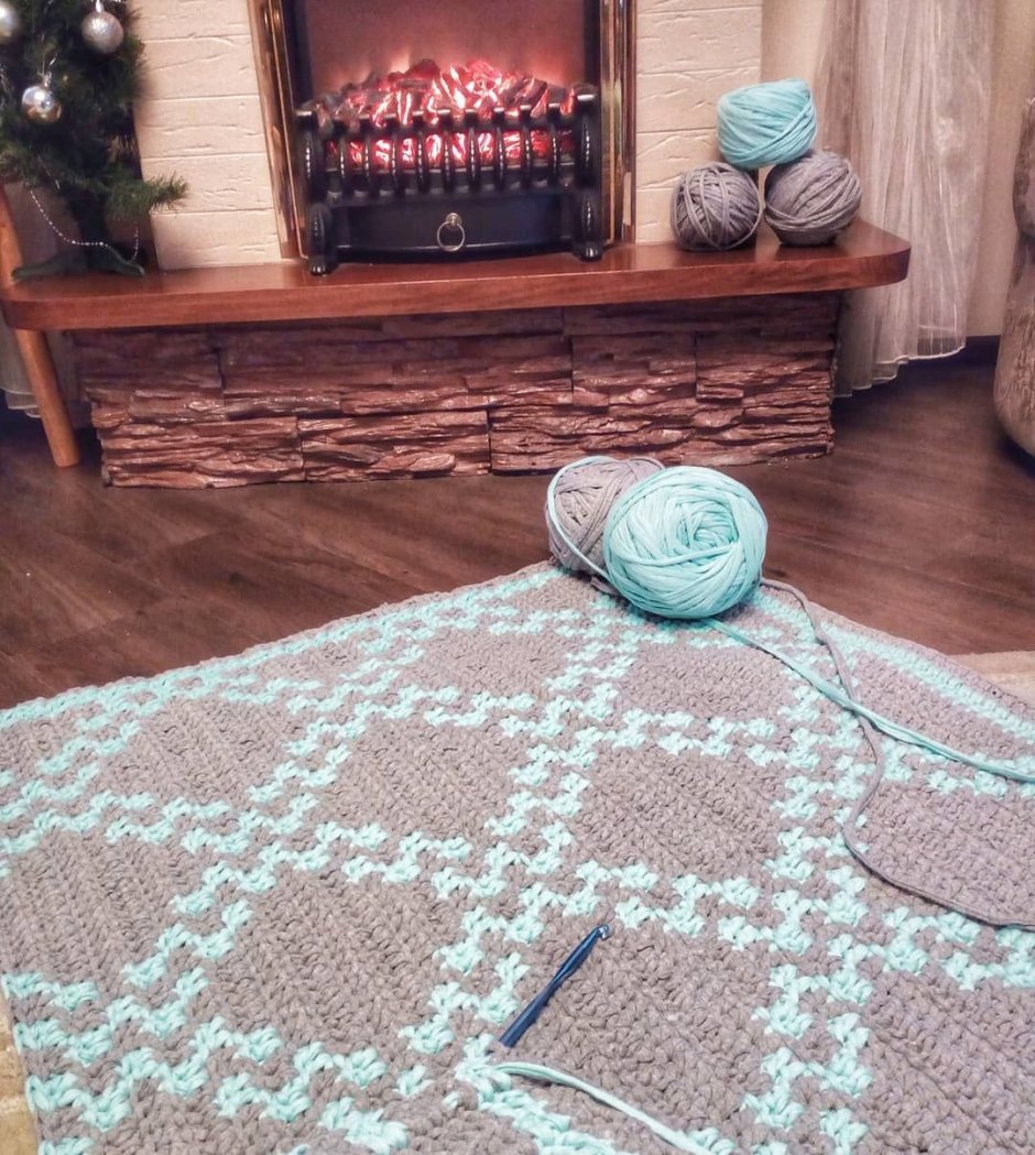 Вязаный ковер в скандинавском стиле