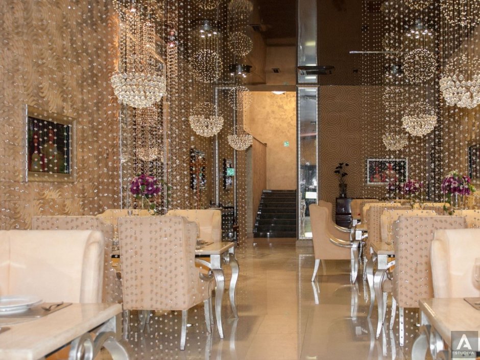 Цветы в интерьере кафе