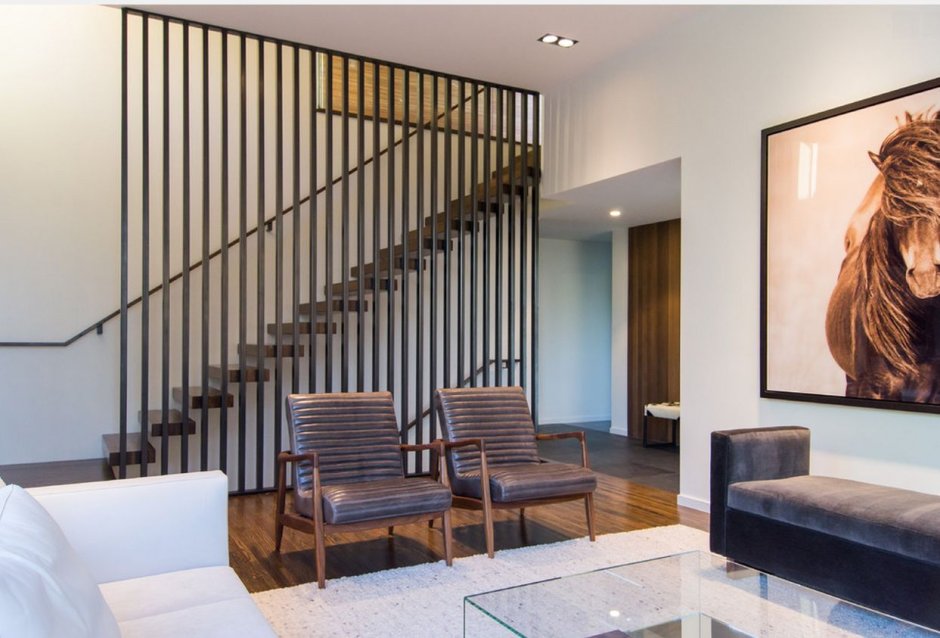 Металлические рейки в интерьере