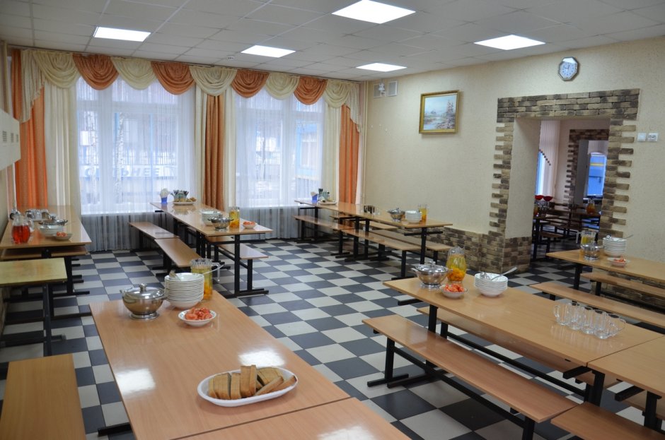 Обеденный зал в школе