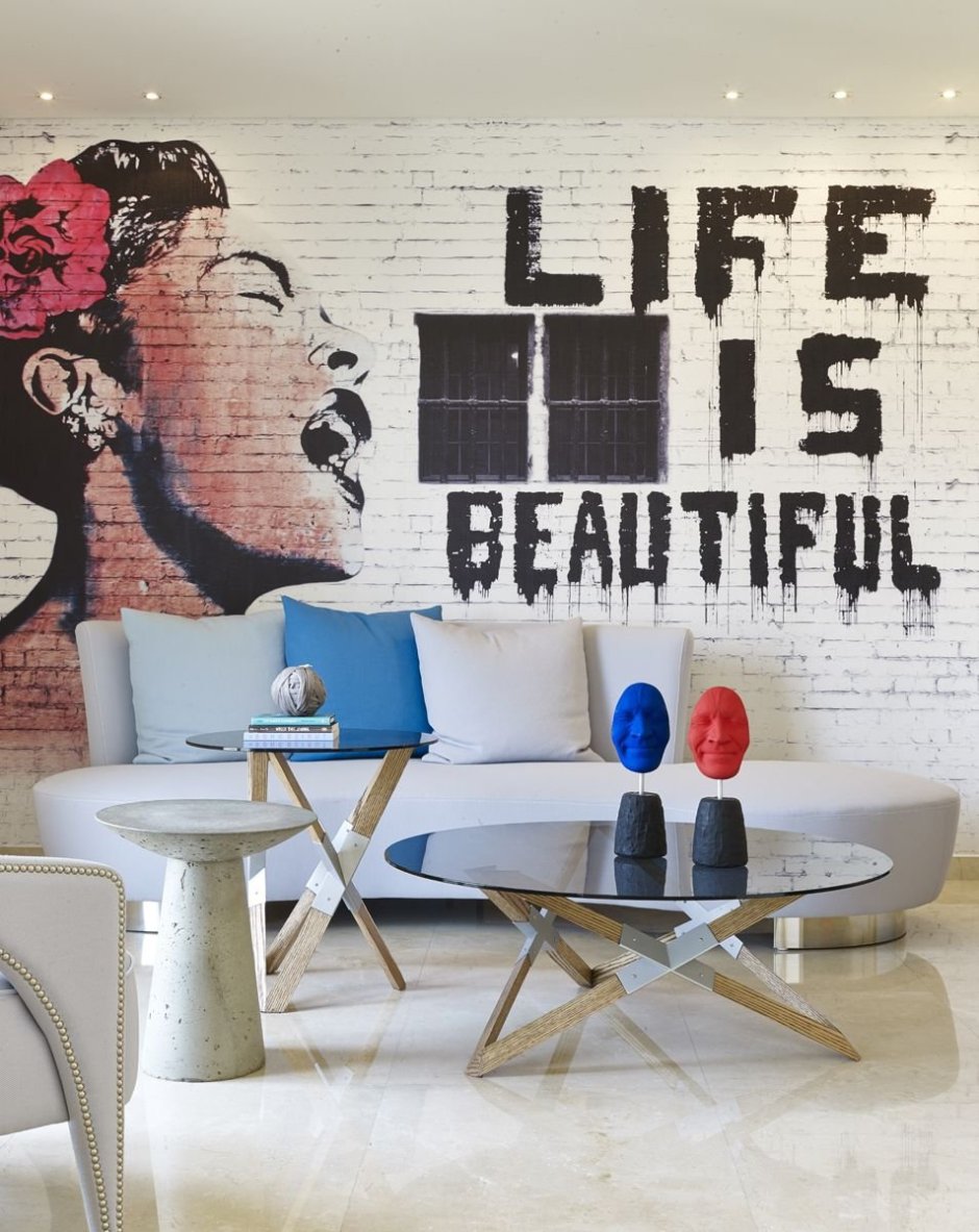 Креативные надписи на стенах