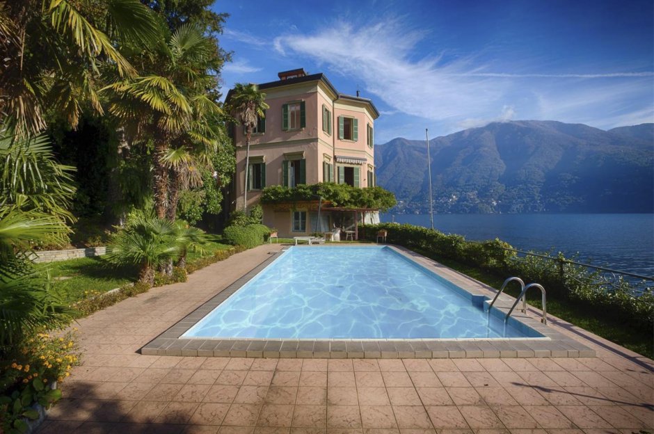 Вилла у моря Италия