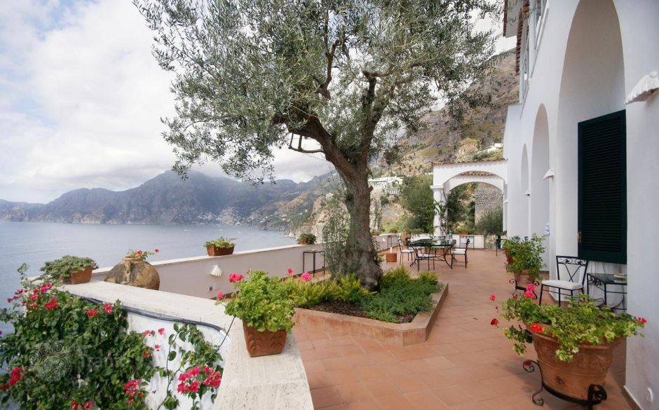 Вилла на берегу Средиземного моря Италии