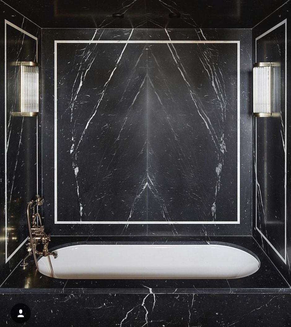 Ванная из черного мрамора