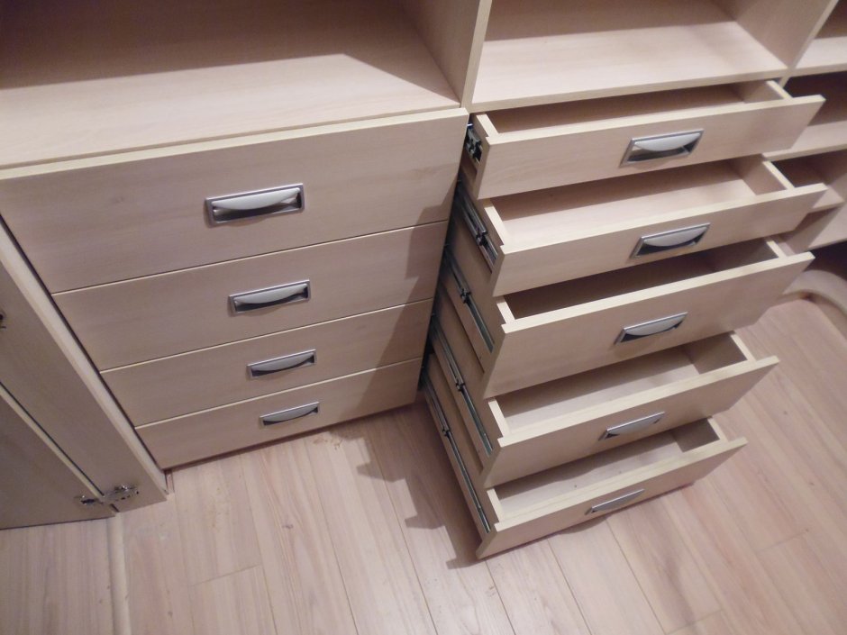 Шкаф с выдвижными ящиками