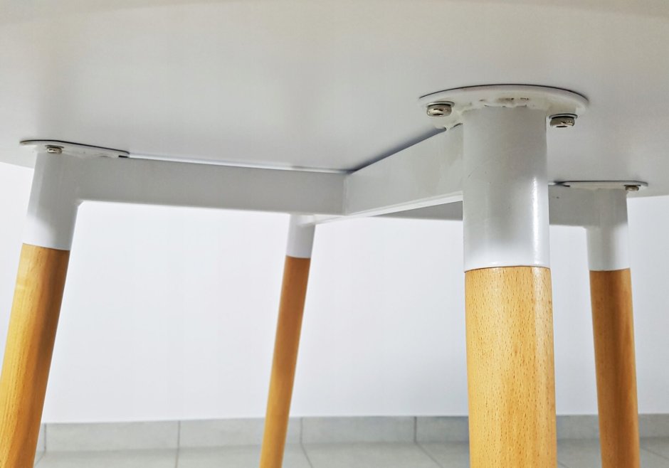 Крепеж ножки стола