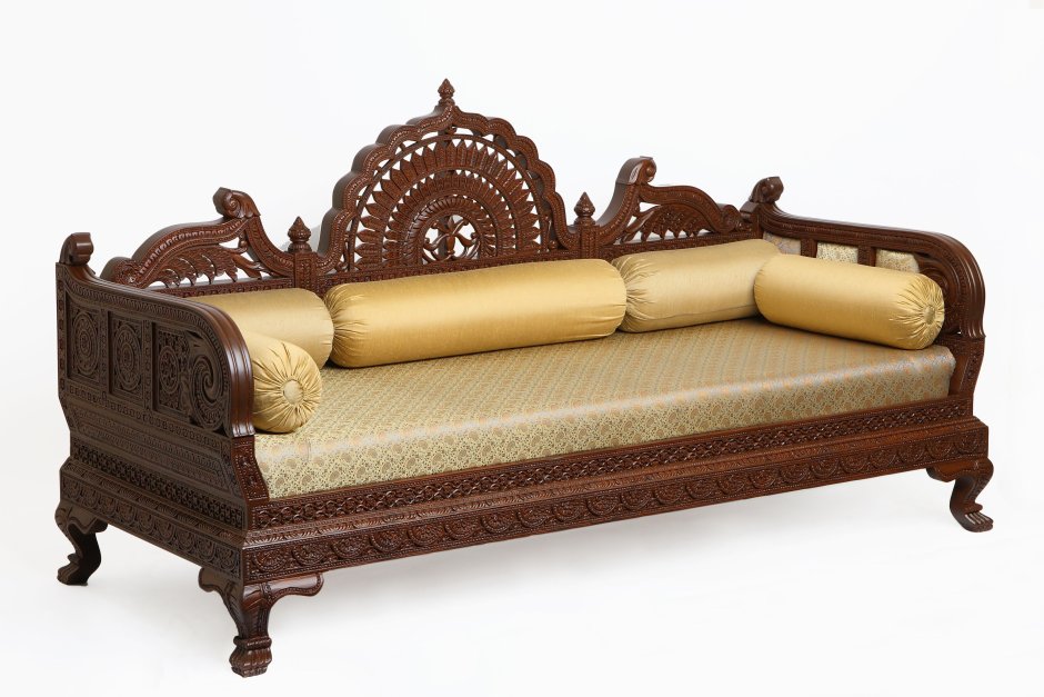 Резной диван