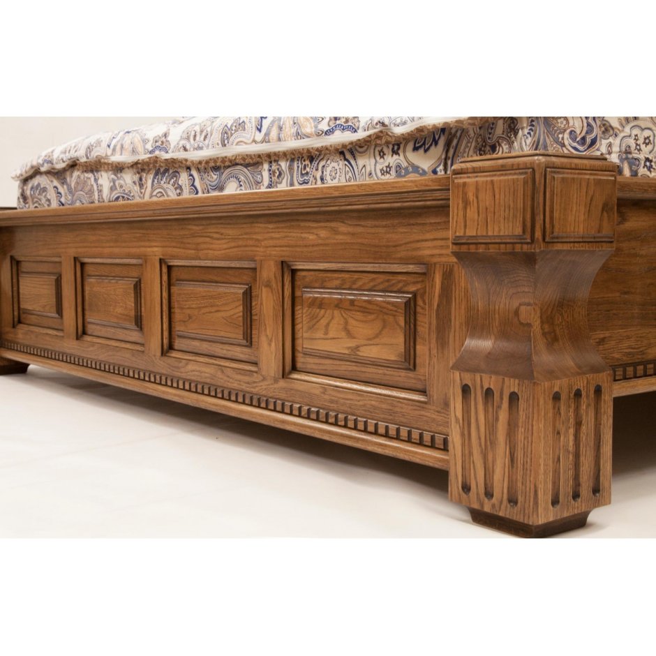 Резной диван