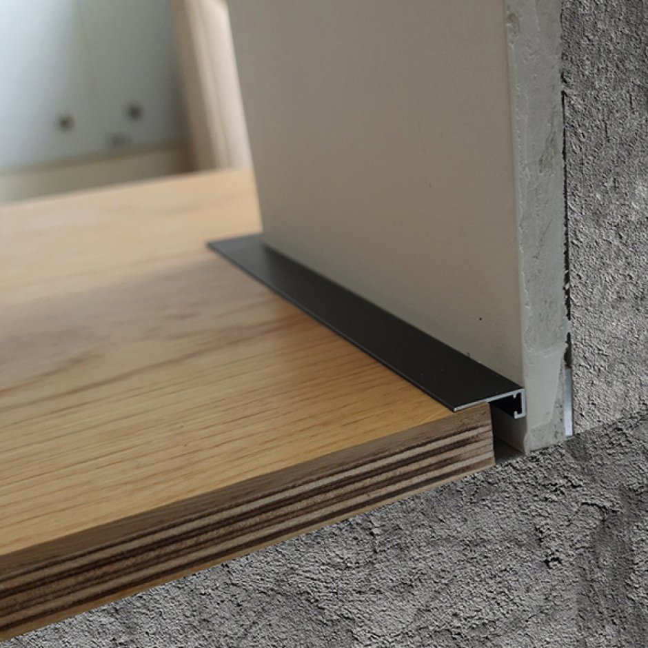 Микро плинтус лайн Ликорн с-03.25.3 чёрный