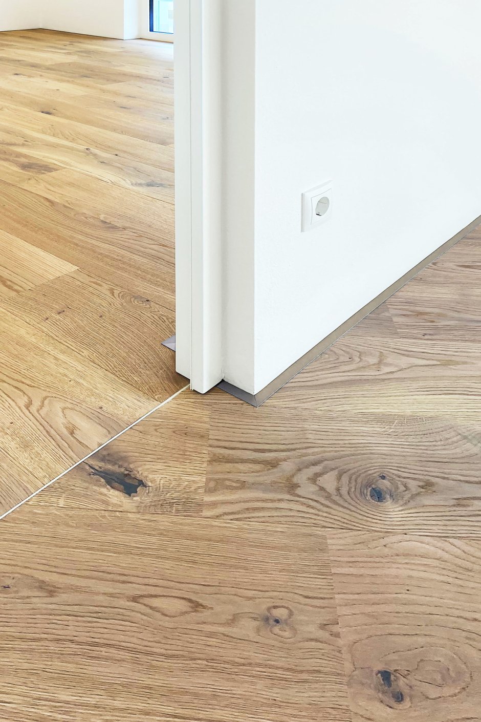 Алюминиевый плинтус Fezard Alp-g80