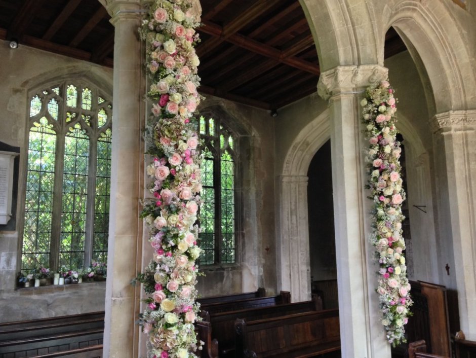 Украшение колонн цветами