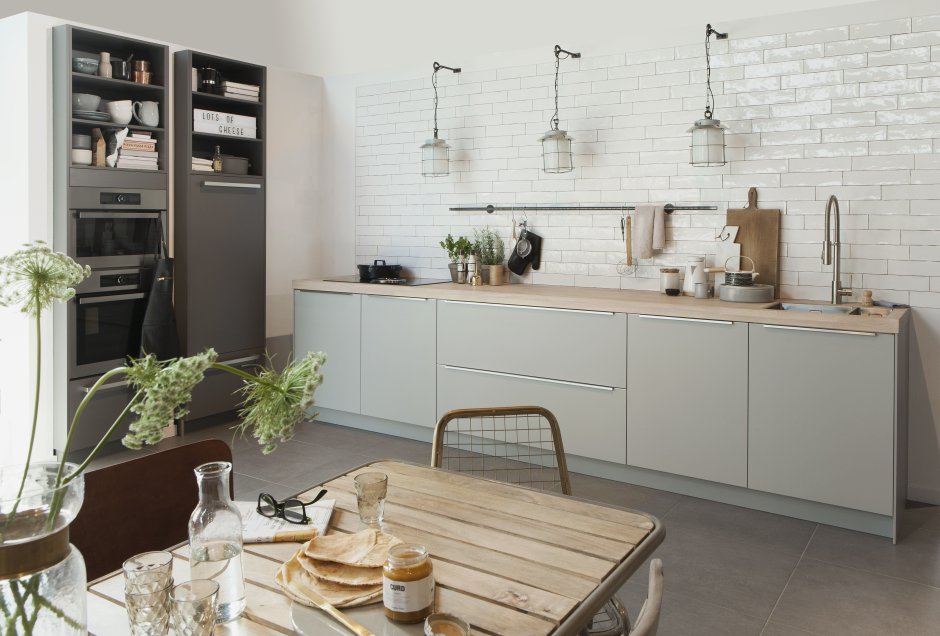 Древесная столешница на кухне