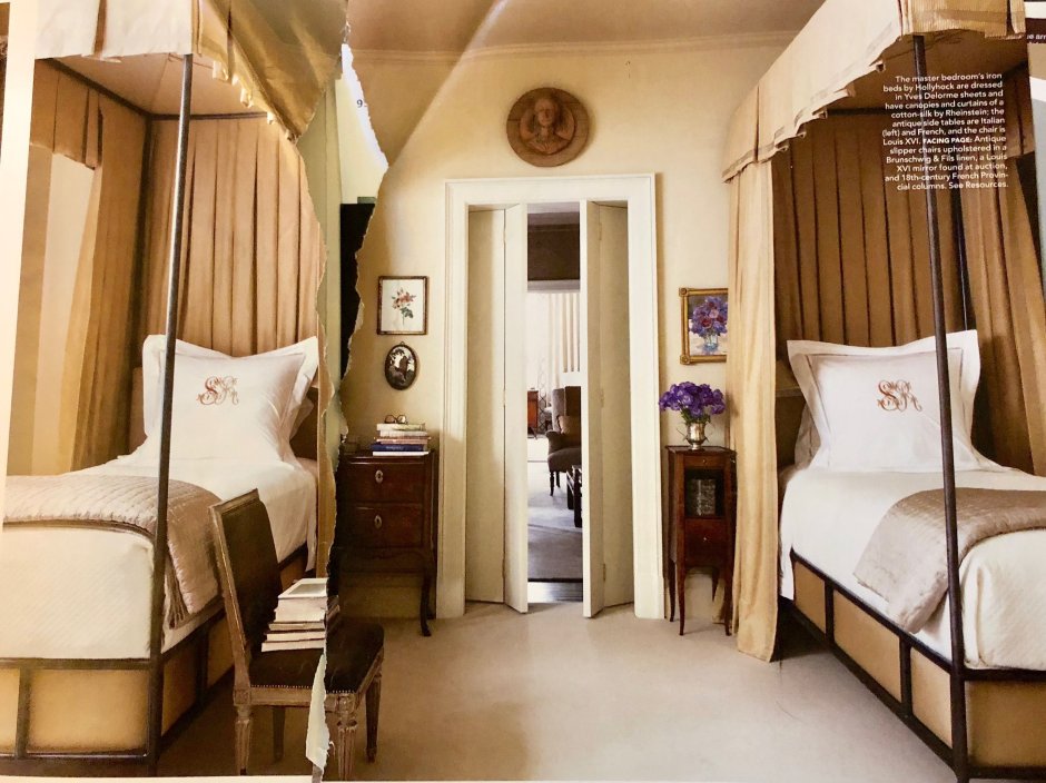 Серо голубая комната