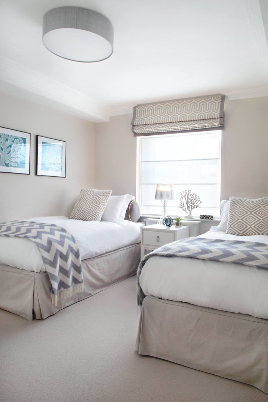 Спальня с двумя односпальными кроватями