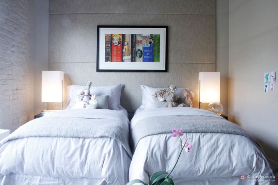 Спальня с двумя кроватями