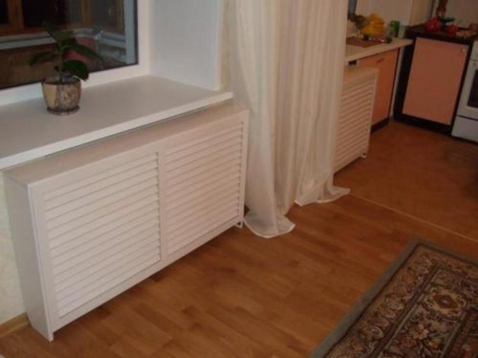 Закрытая батарея под окном